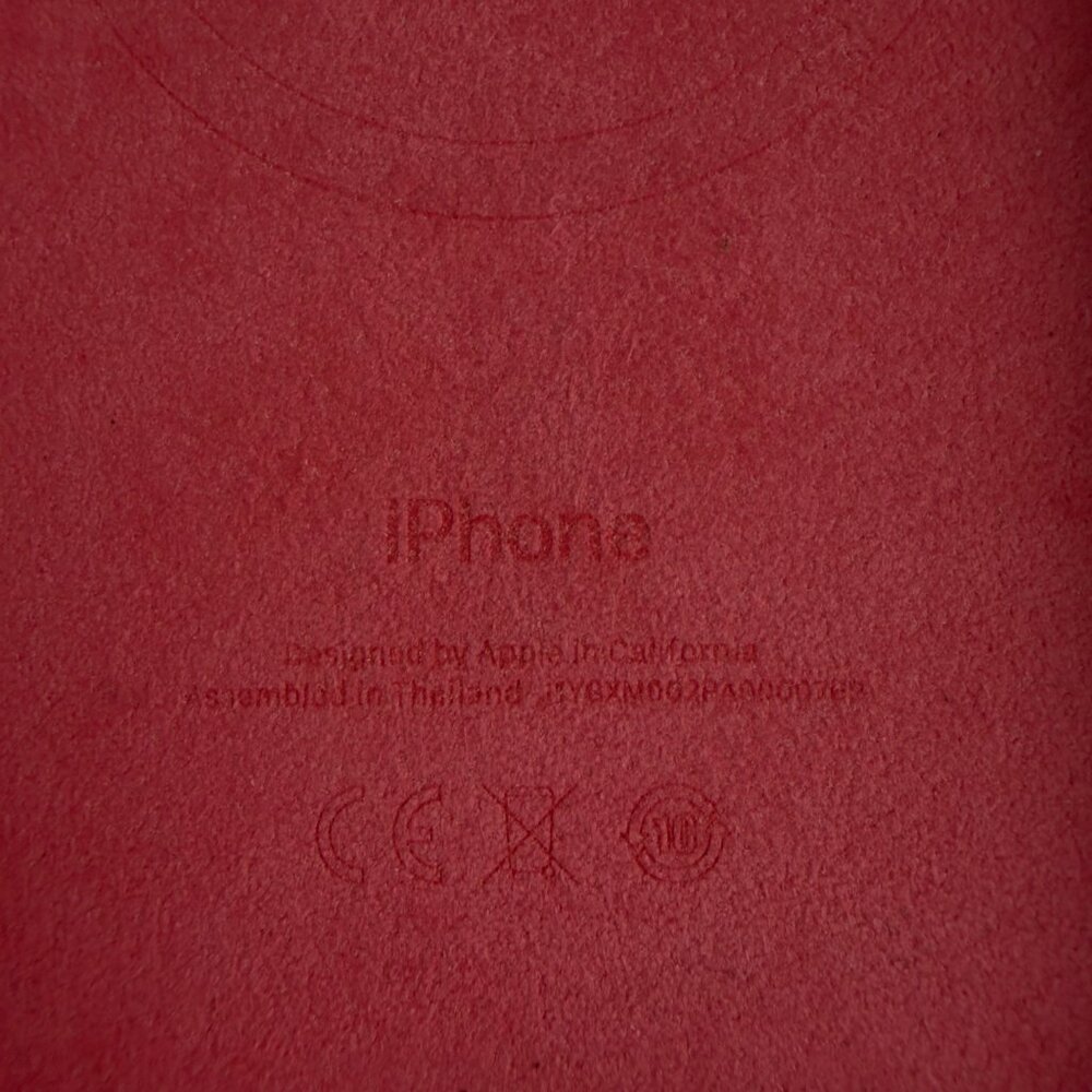 iPhone 15 Pro Max Silicone Case with MagSafe – Guava - Picture 5 of 8